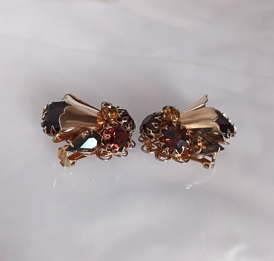 Vintg Carnegie, Caviness, Hobe Unsigned Rhinestone Clamper Bracelet Earrings Set