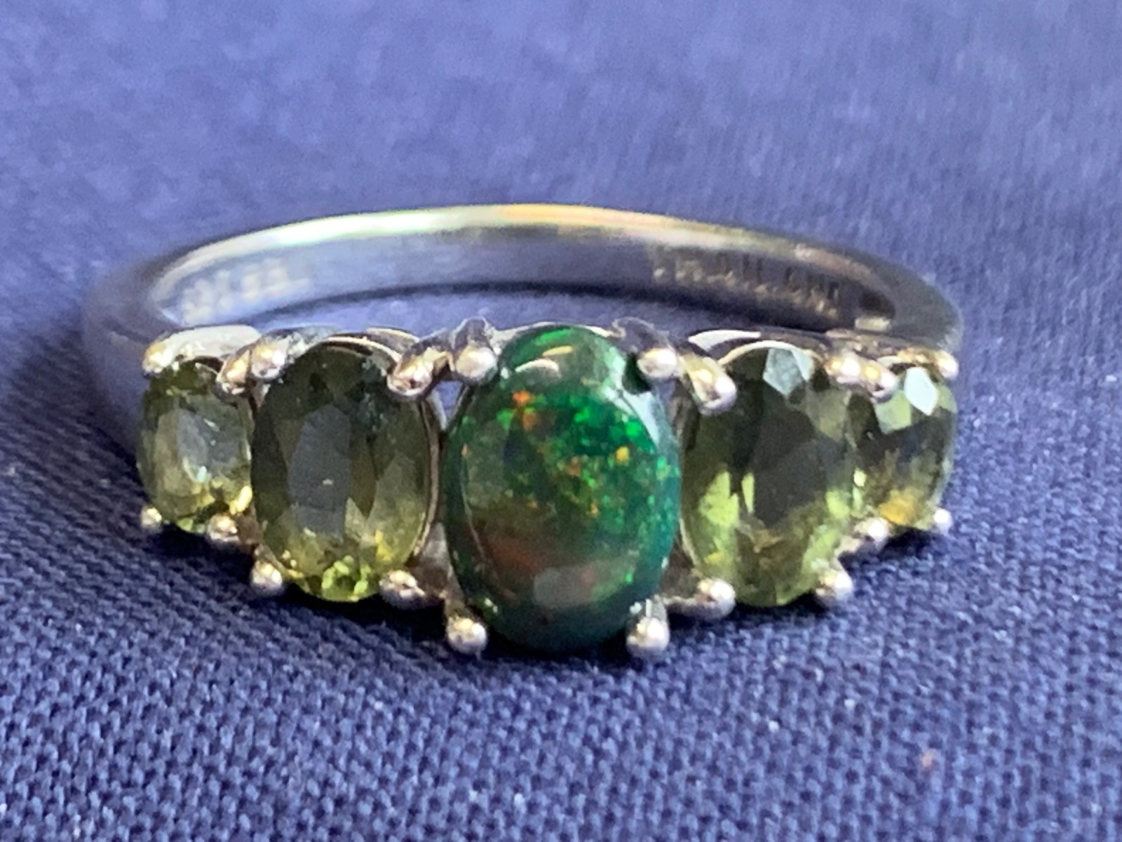 Sterling Silver Ring 3.17g Fine Jewelry Size 8 Band Green Stones BBJ *READ*