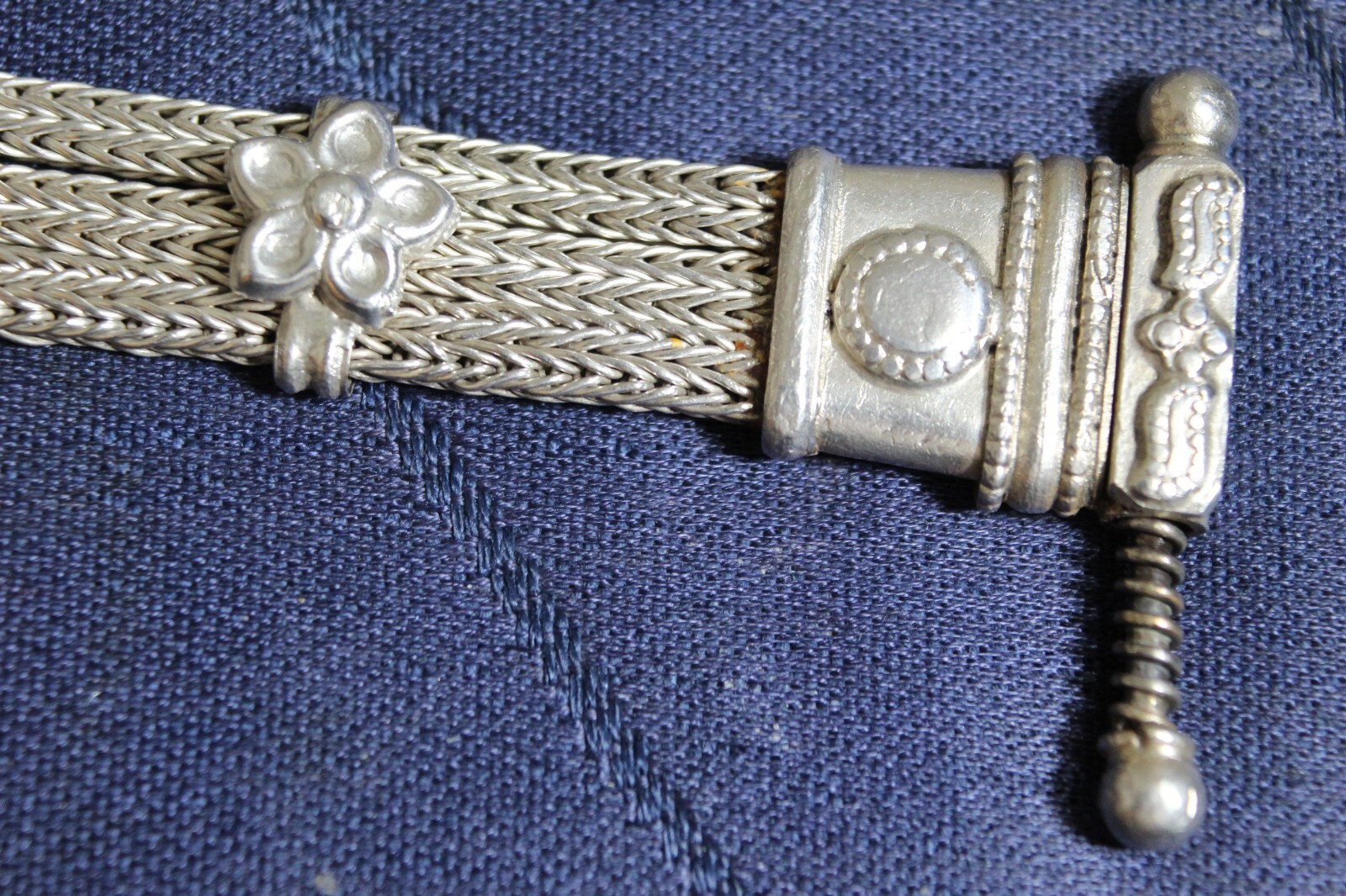 BALI ARTISAN DESAK SUARTI WOVEN 900 SILVER STAITON SCREW CLASP BRACELET 46g