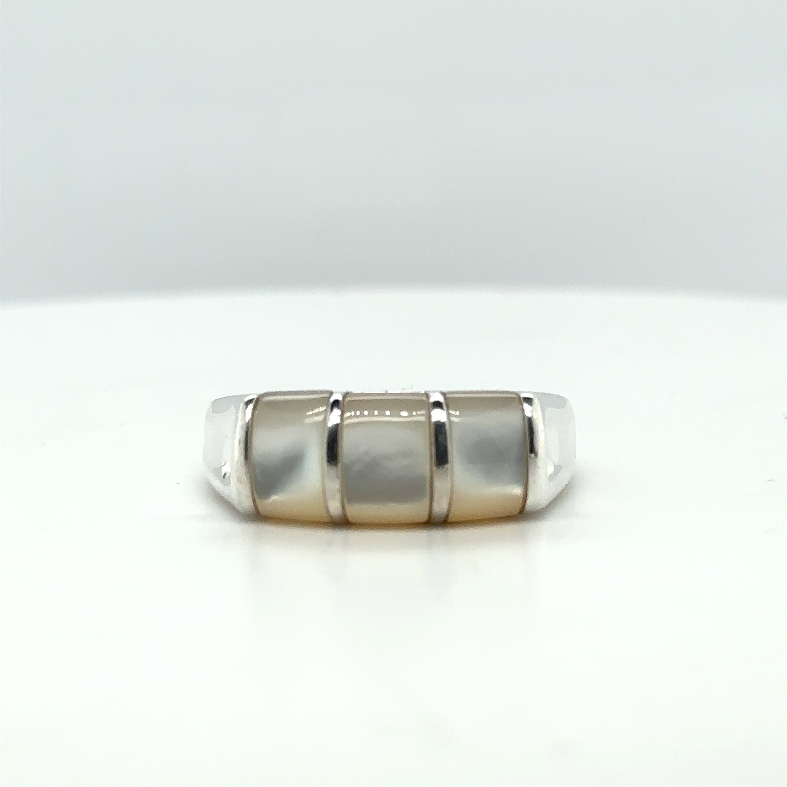 925 Sterling Silver Mother Of Pearl Ring 6.88 Grams 8mm Size 10