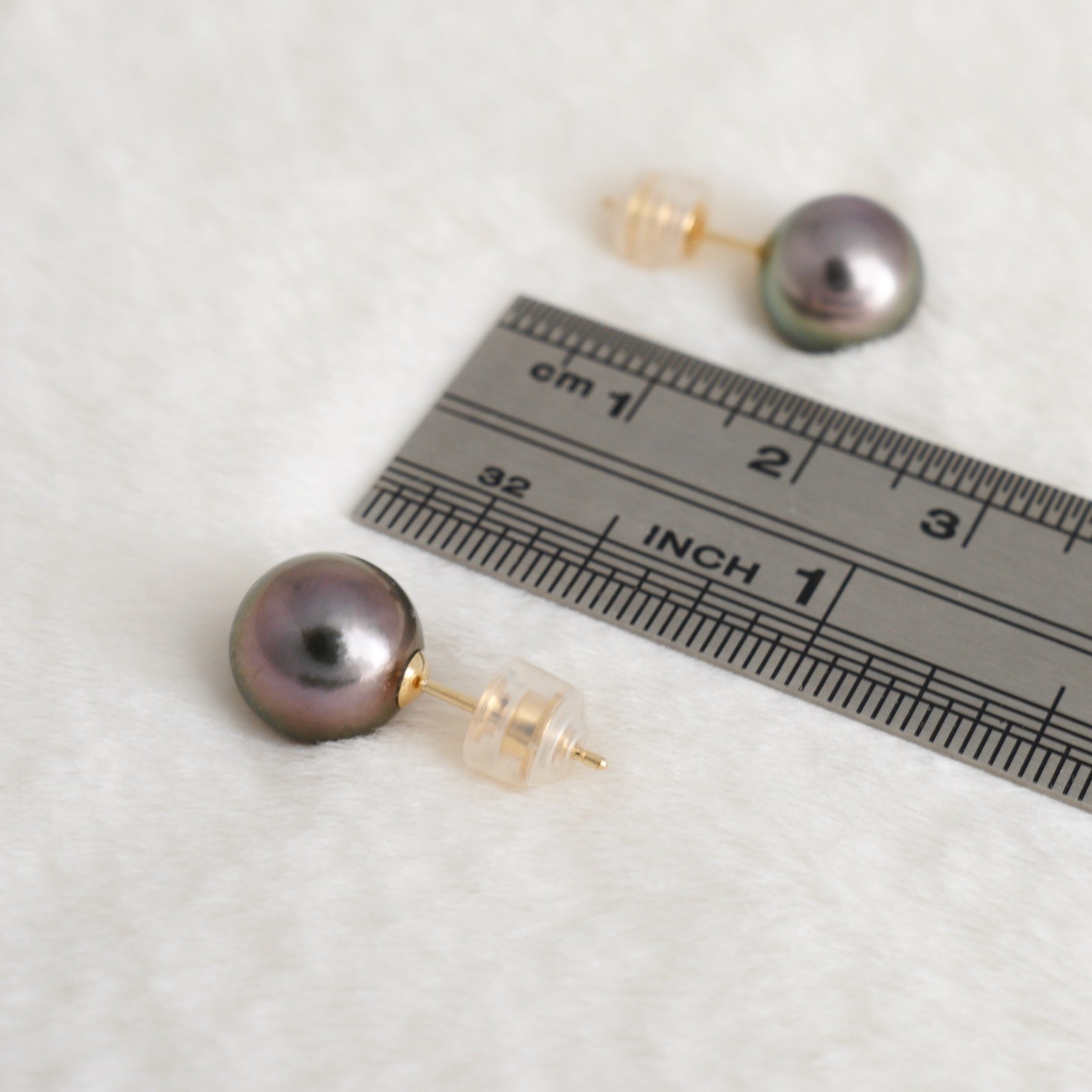 AAA High Luster 9.7mm Round Purple Tahitian Pearl Stud Earrings 18Kt Yellow Gold