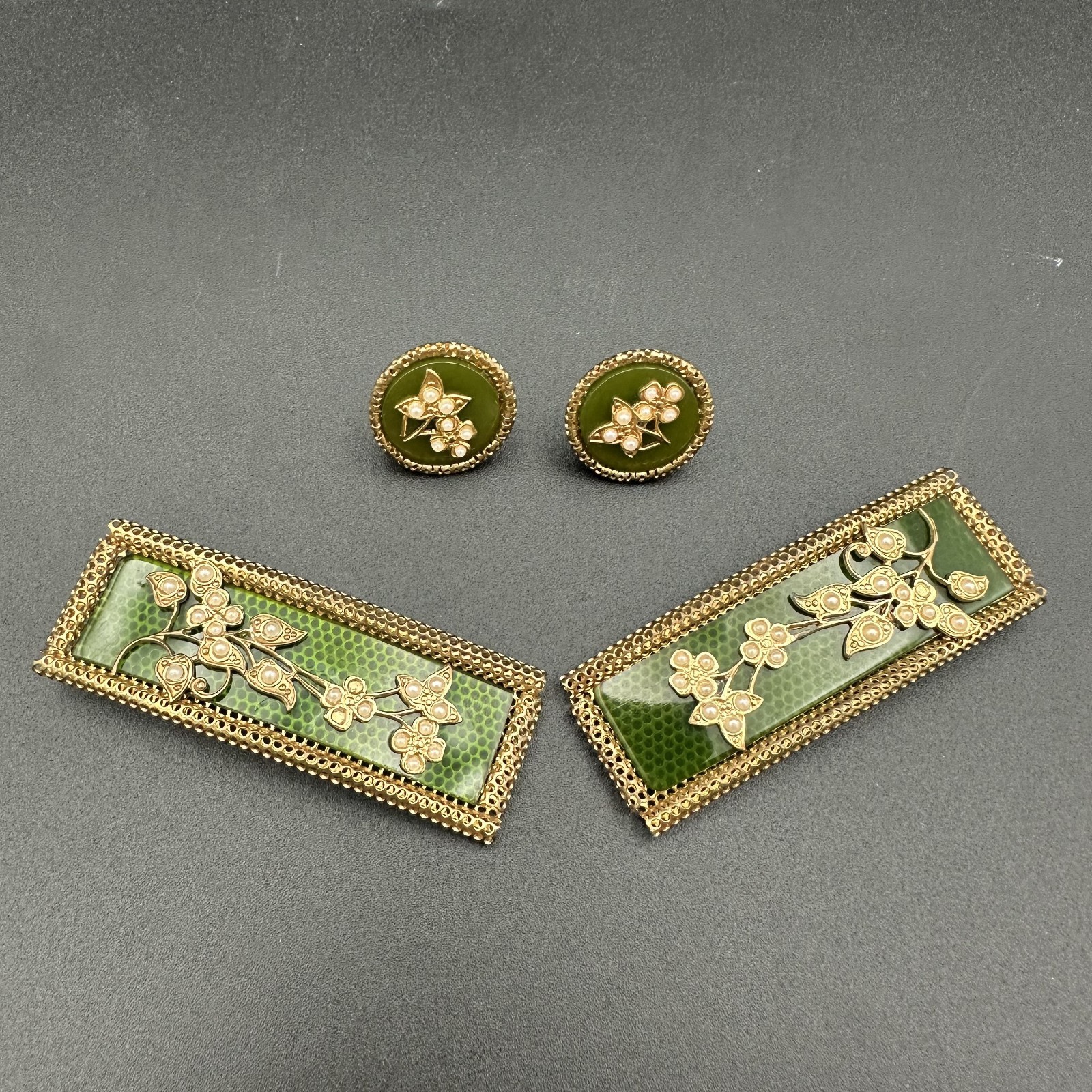 Vintage Green Lucite Gold-tone Faux Pearl Scarf Tie Dress Clip Brooch & Earrings