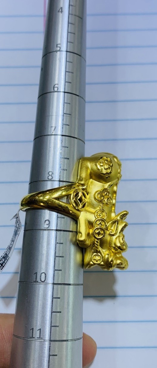 24K Yellow Gold Band 3D Lucky Pixiu Ring9.83Grams 8.5Size (Hong Kong)