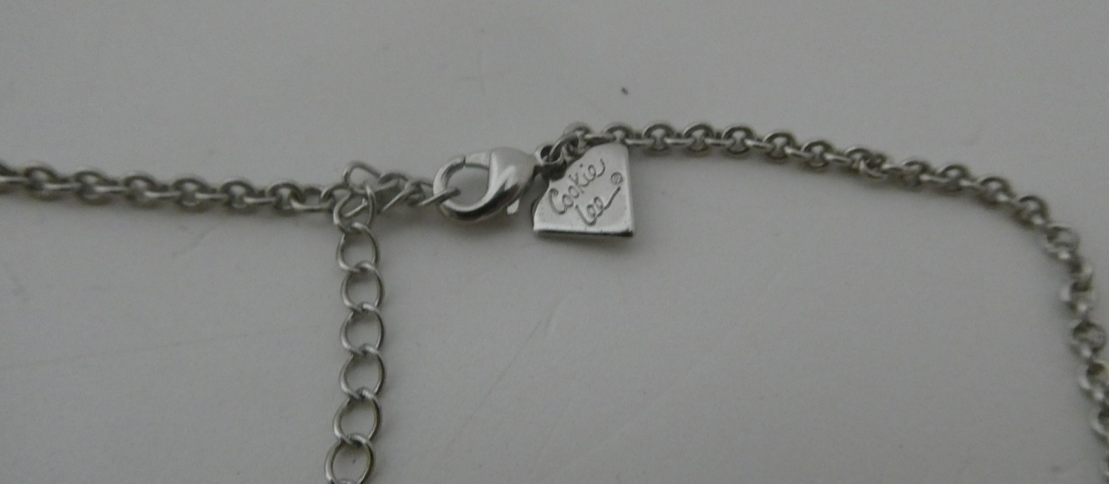 VTG Defunct Cookie Lee Hello Kitty Bottlecap Design Pendant 14″ Necklace Jewelry