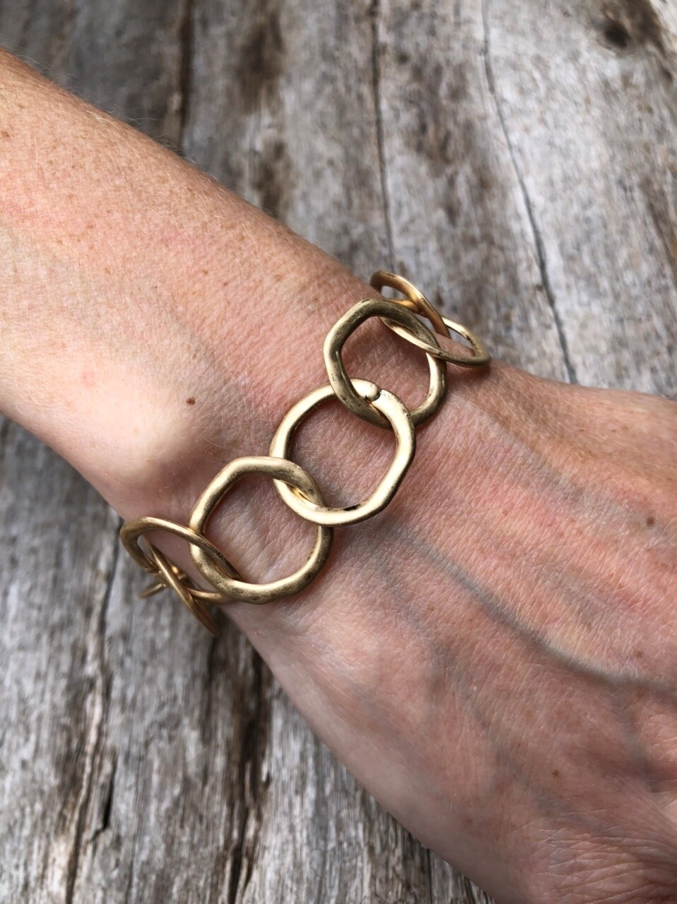 Matt gold plated T bar Bracelet with linked connecting circles – Jalen G