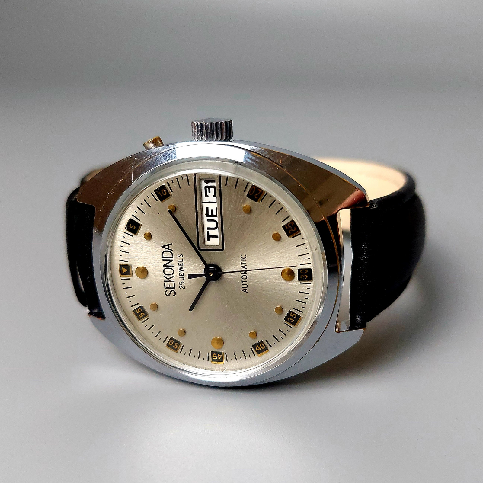 Vintage Men’s Watch Sekonda Automatic Soviet Wristwatch 25 Jewels Serviced