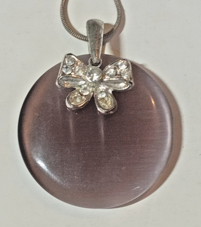 Costume Jewellery Pendant 3.5 cm diameter with silver coloured chain with box