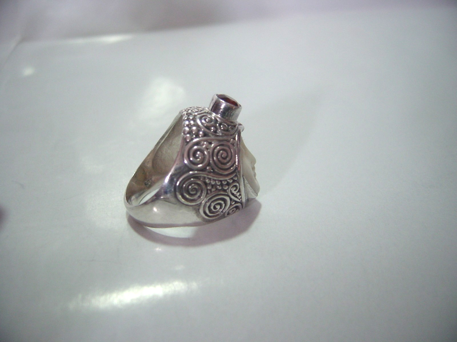 RARE-solid Silver 925 TJC Carved Face Goddess BALI Genuine pyrope garnet size n