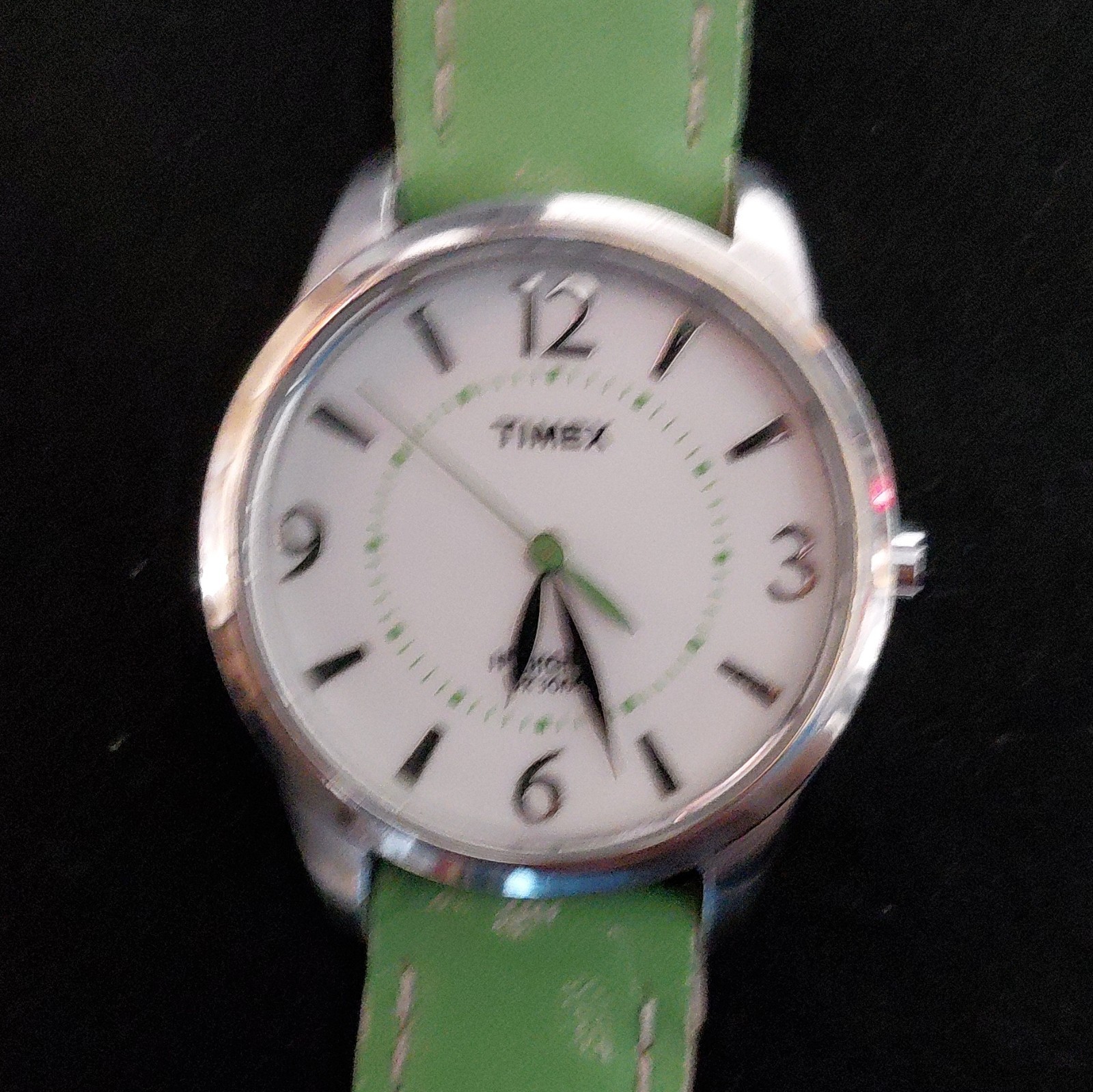 Timex Indiglo Women’s Quartz Analog Wristwatch Green Leather Strap White Dial