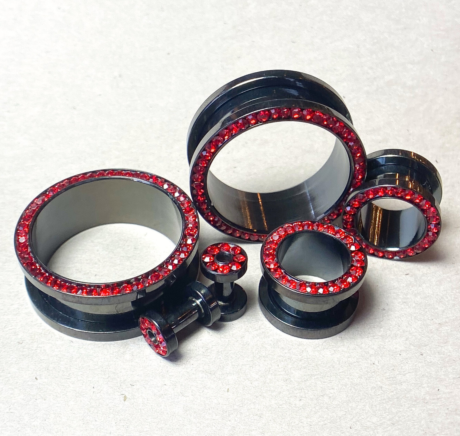 PAIR Red Gem Rimmed Screw Fit Tunnels Black Titanium Steel Plugs Earlets Gauges