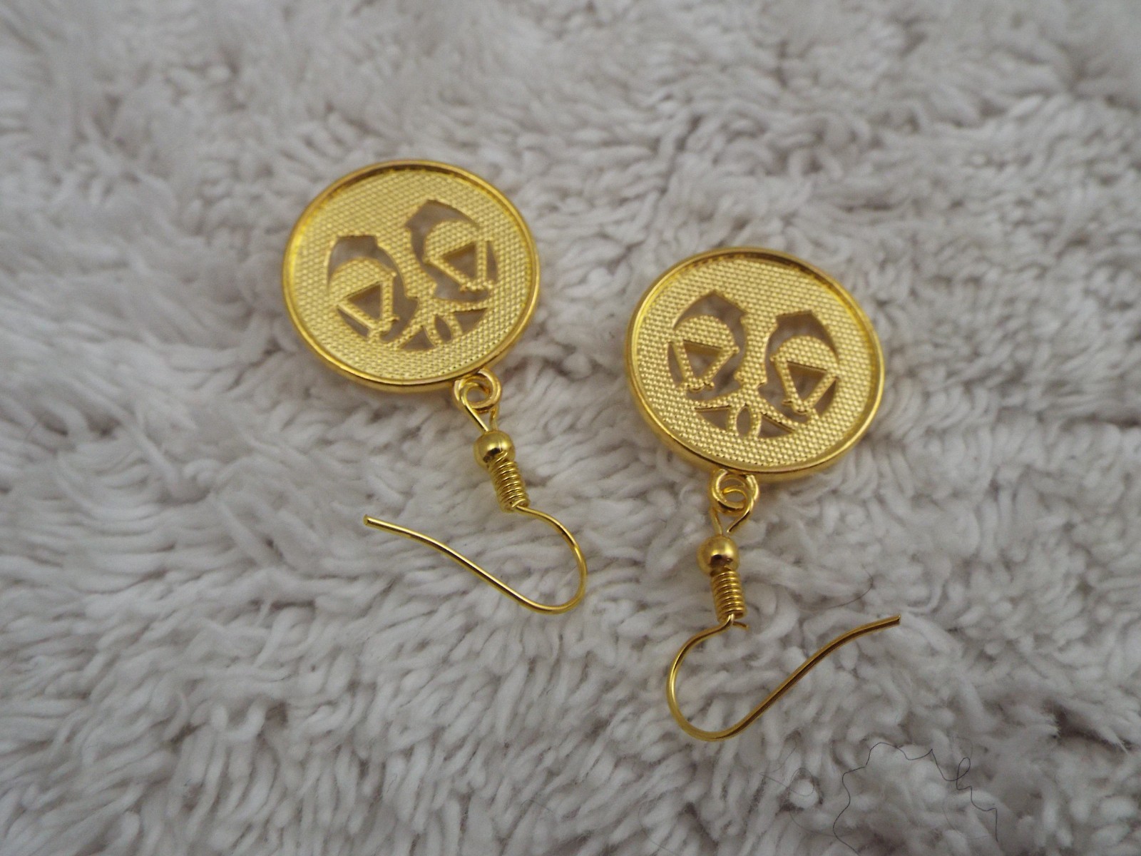 Goldtone Zodiac Libra Scales Pierced Earrings (B43)