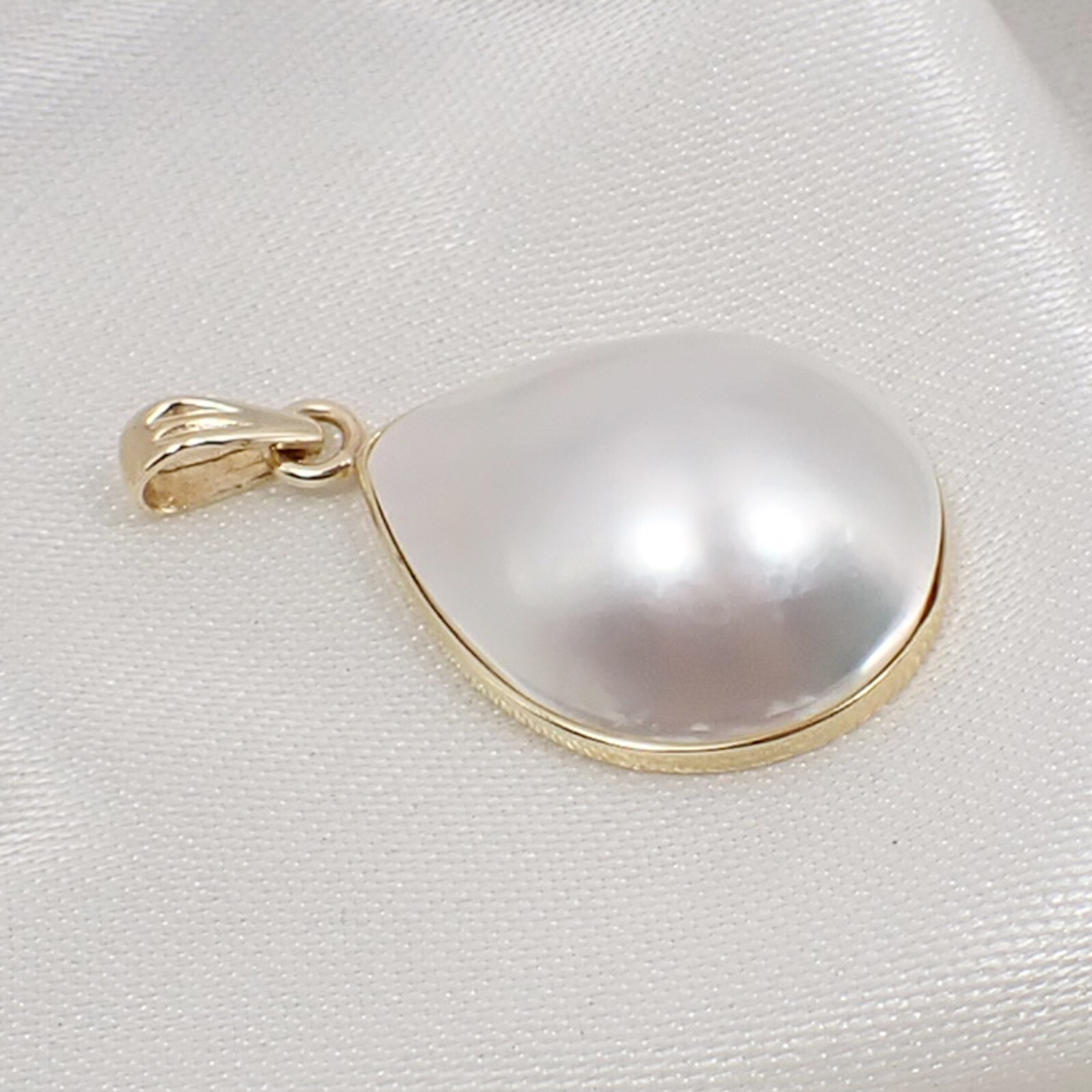 20x16mm Pear Pink Australian Mabe Pearl Bezel Pendant 375 9k Yellow Gold, MP57