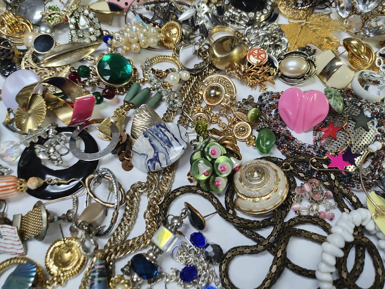 Huge Estate Junk Jewelry Lot 7lbs Earrings Screw Back Clip On Etc (Read Desc.)
