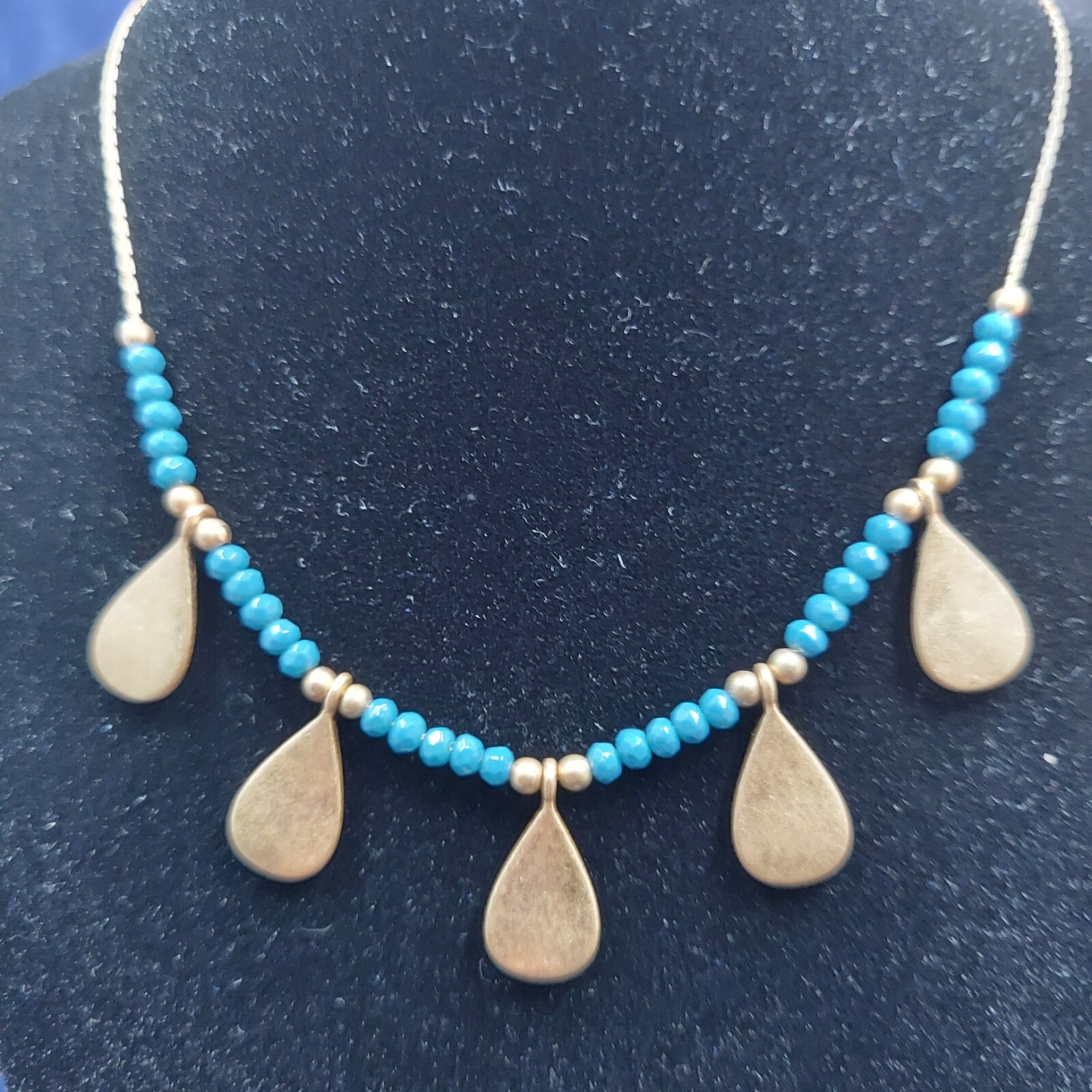 Plunder signed Teal Blue Beaded Gold Tone Leaf Necklace 18-20.5 in