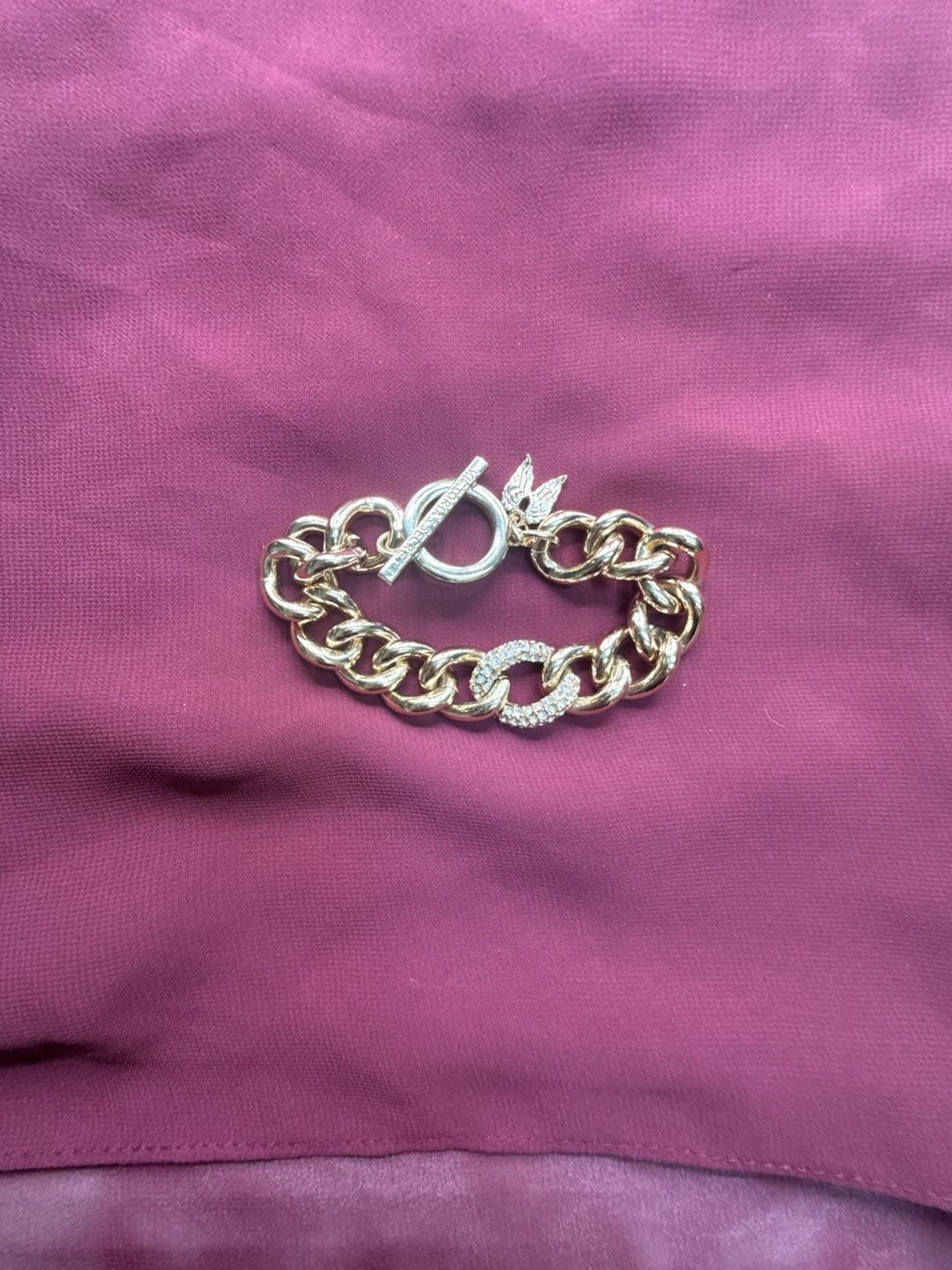 Victoria’s Secret Gold-Tone Chunky Chain Link Toggle Bracelet And pave bezel