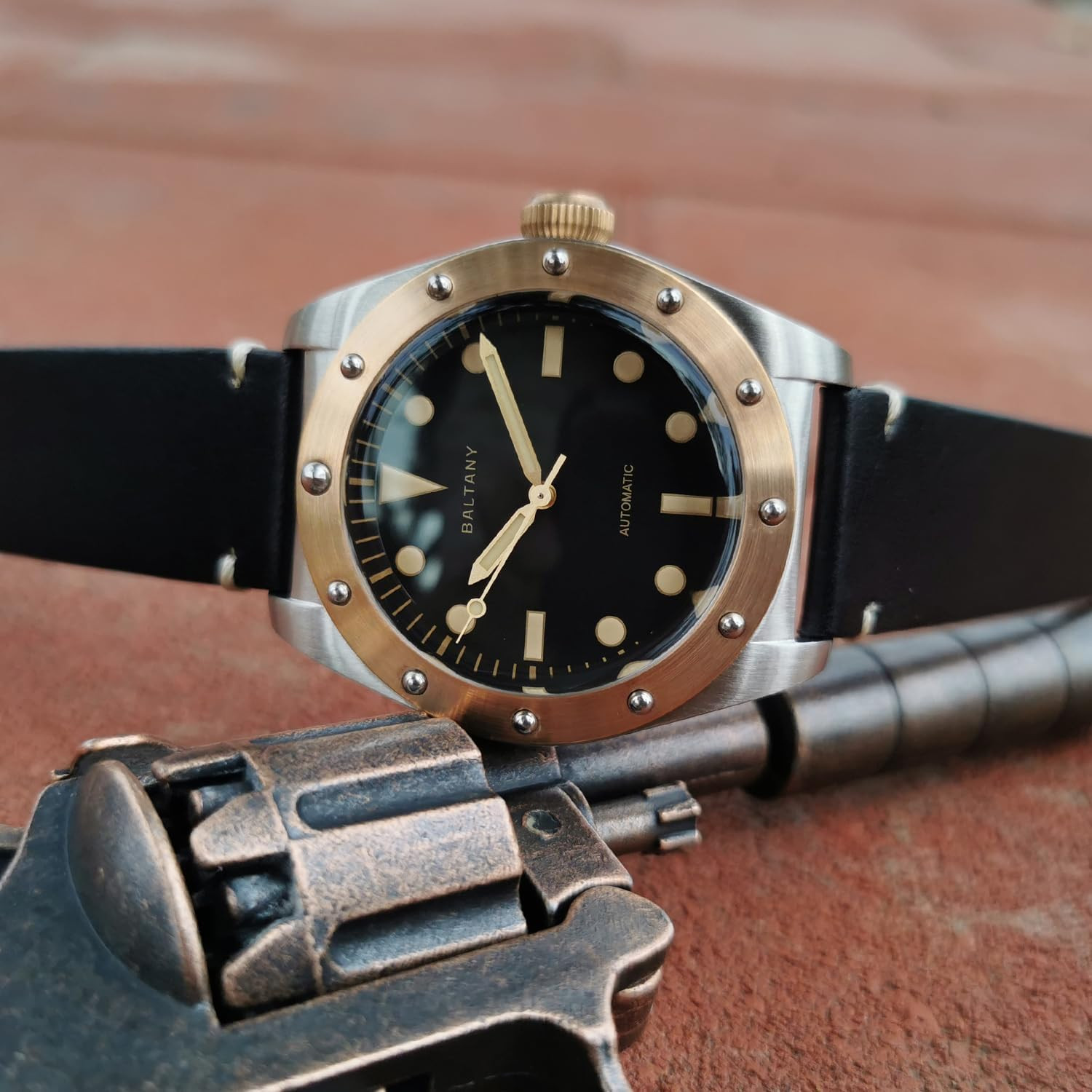 Men’s Vintage Bronze Automatic Watch – 40mm Stainless Steel NH38 Movement