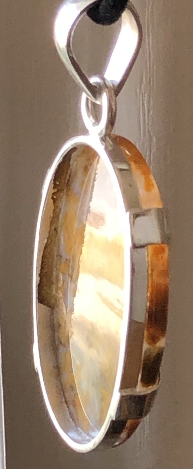 Oval Translucent Plume Agate Gemstone Pendant Open-back Claw Mount Necklace