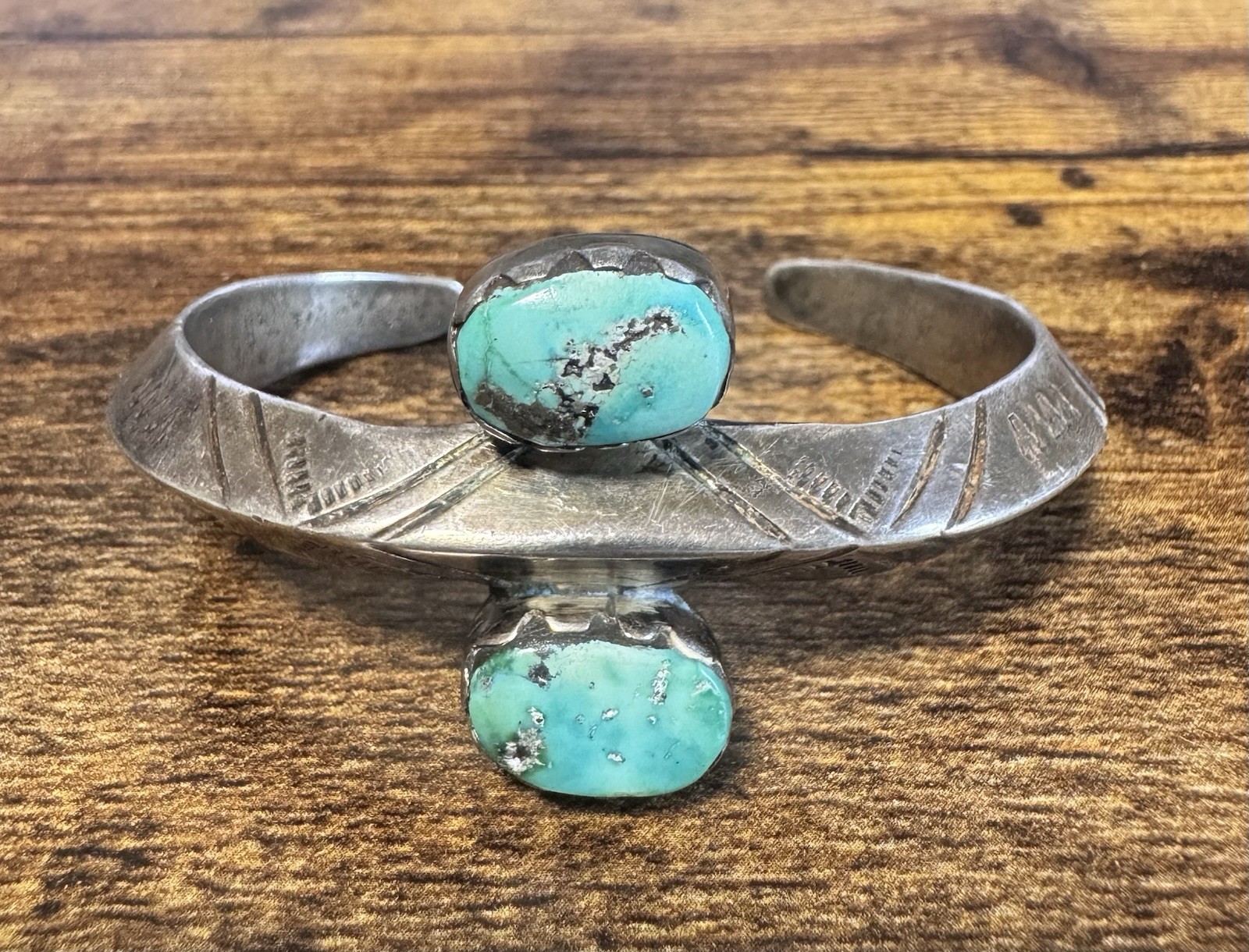 Silver Carinated Turquoise Cuff Bracelet Chiseled – 50g – Early Vtg Southwestern