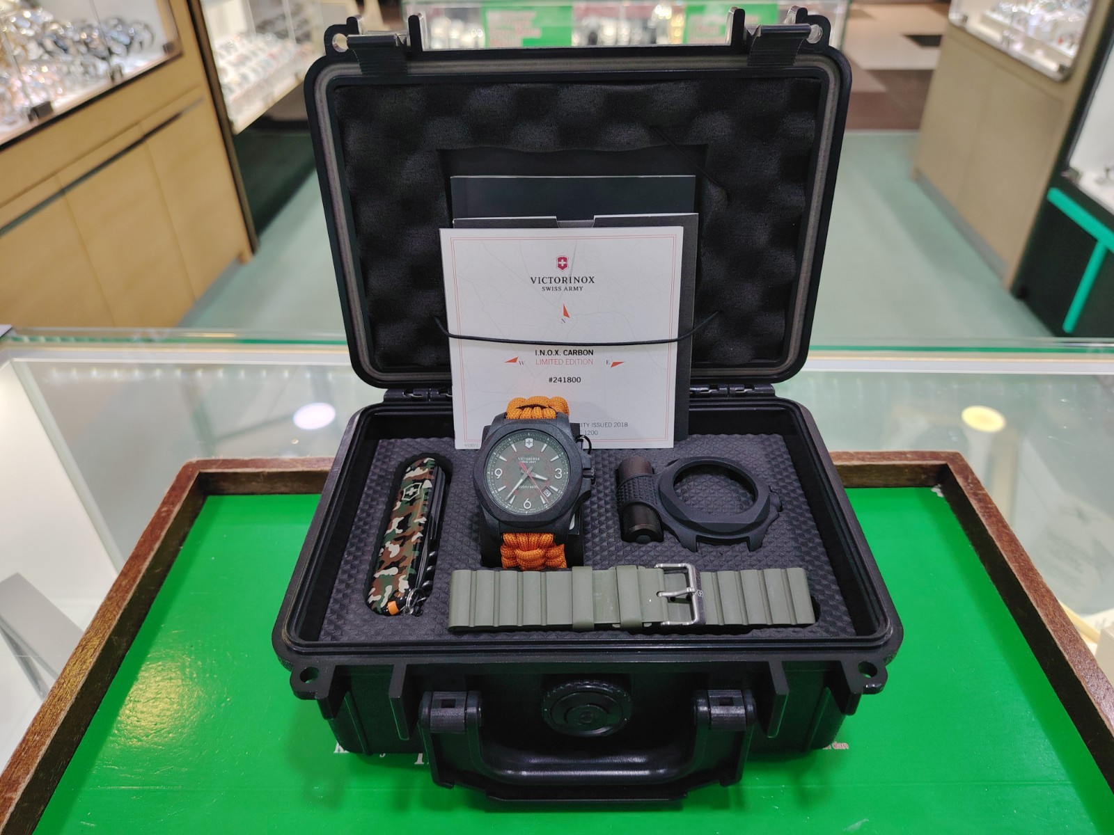241800.1Victorinox Swiss Army I.N.O.X. Set 241800.1 Band 43mm 20ATM LE Watch