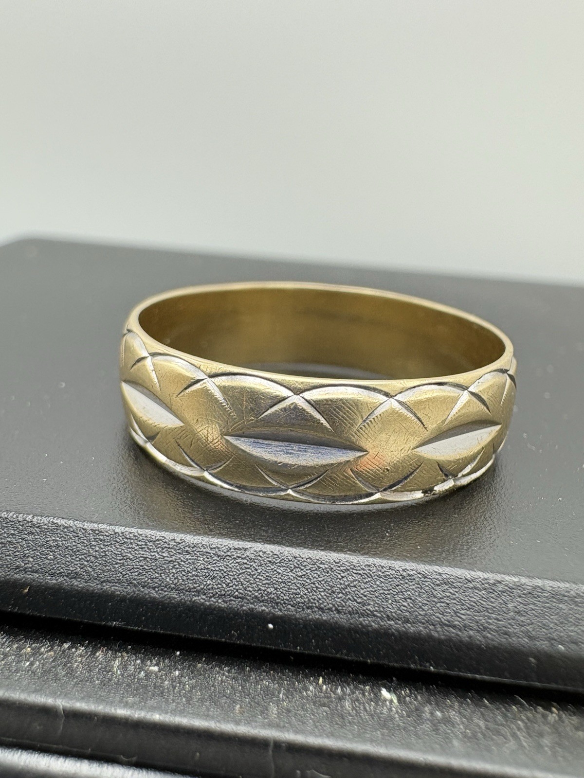 14k Yellow Gold ArtCarved Wedding Band Ring Etched Size 10 & 3.9 Grams