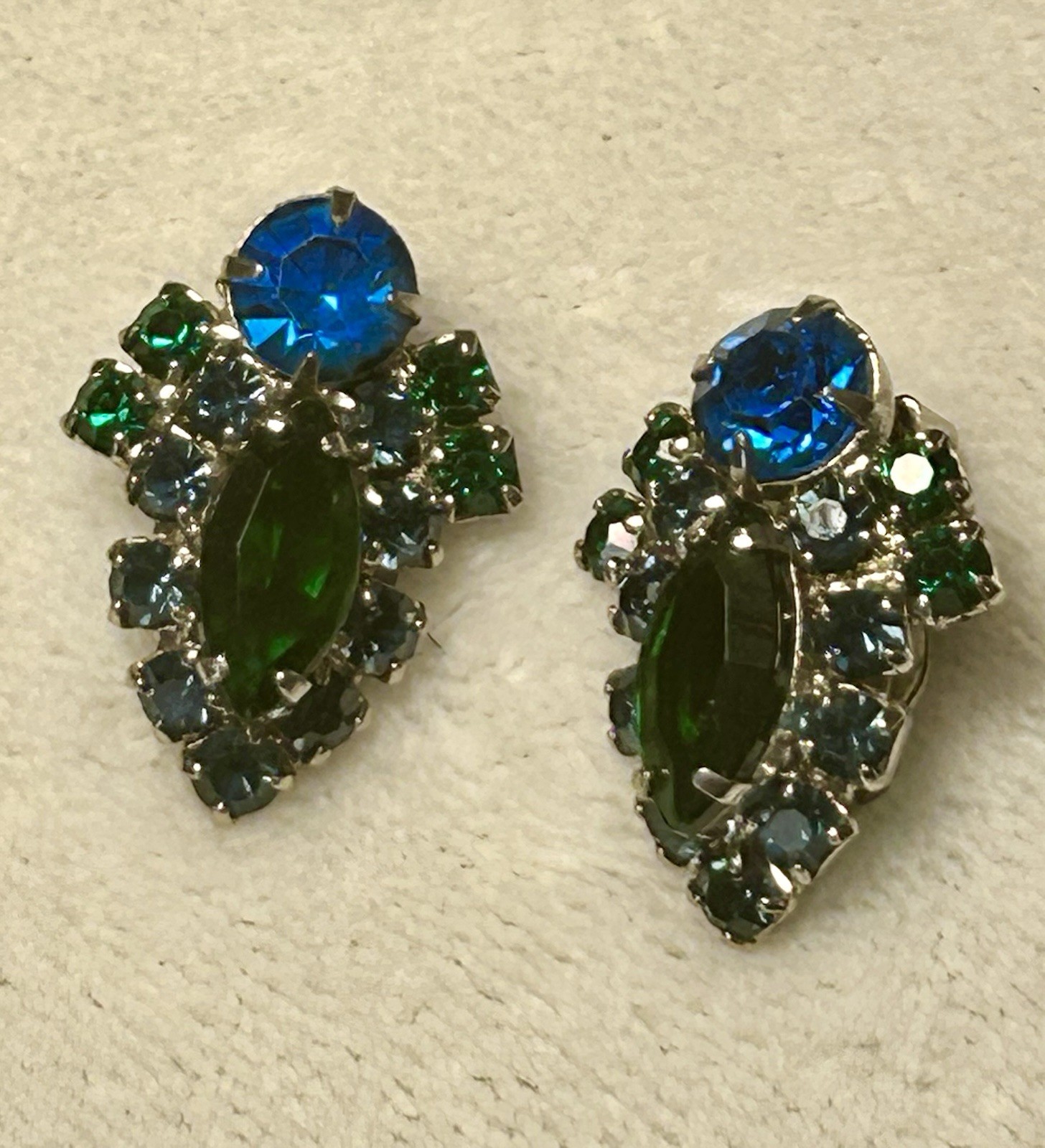 Vtg Juliana DeLizza Elster Blue Green Rhinestone Brooch Earrings Set Demi Parure