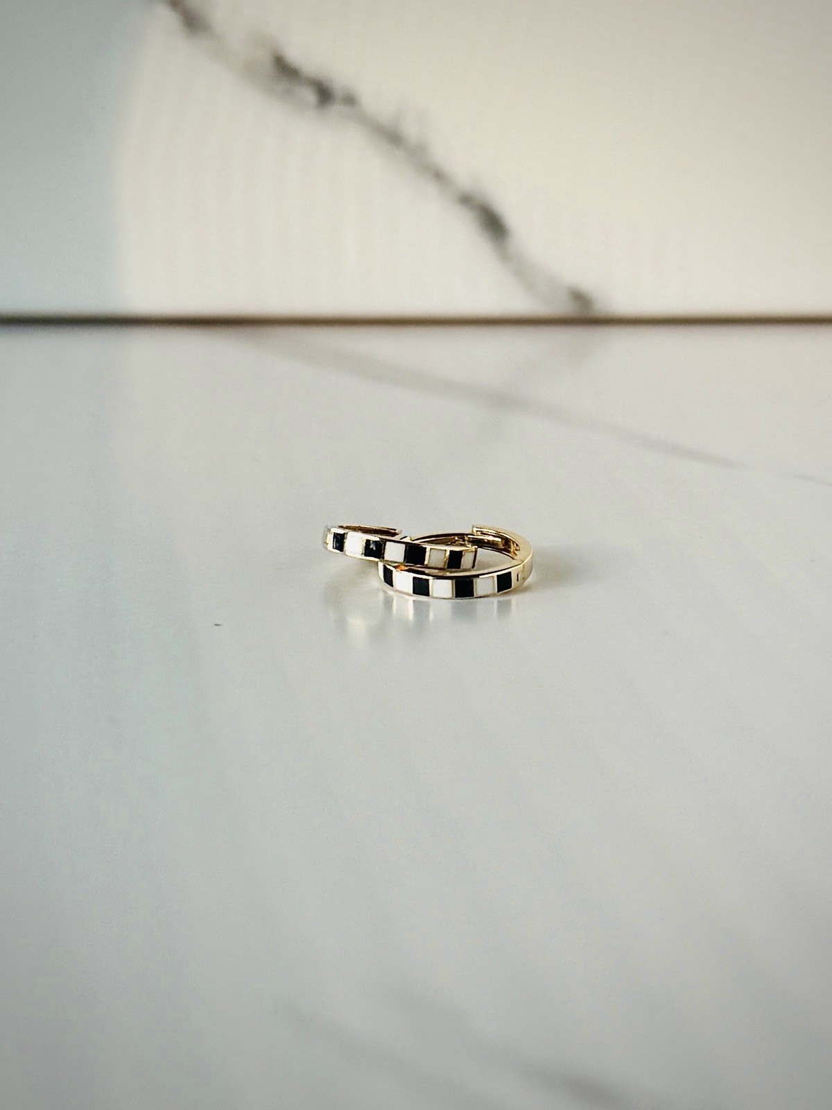 14K Yellow Gold Black & White Checkers Enamel Huggie Hoop Earrings Real Jewelry
