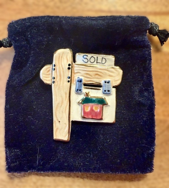 Ceramic Real Estate “SOLD” Sign Lapel Pin – With Gift Box & Pouch