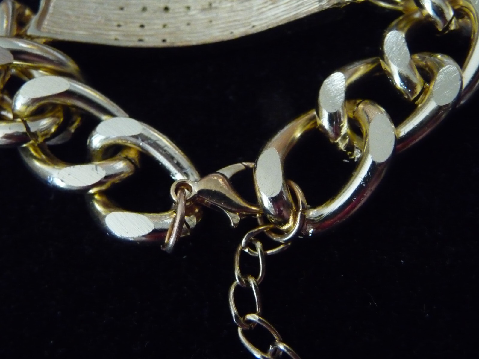 RHINESTONE I D GOLD TONE CHAIN LINK 7” L X 1/2” W BRACELET #28/15