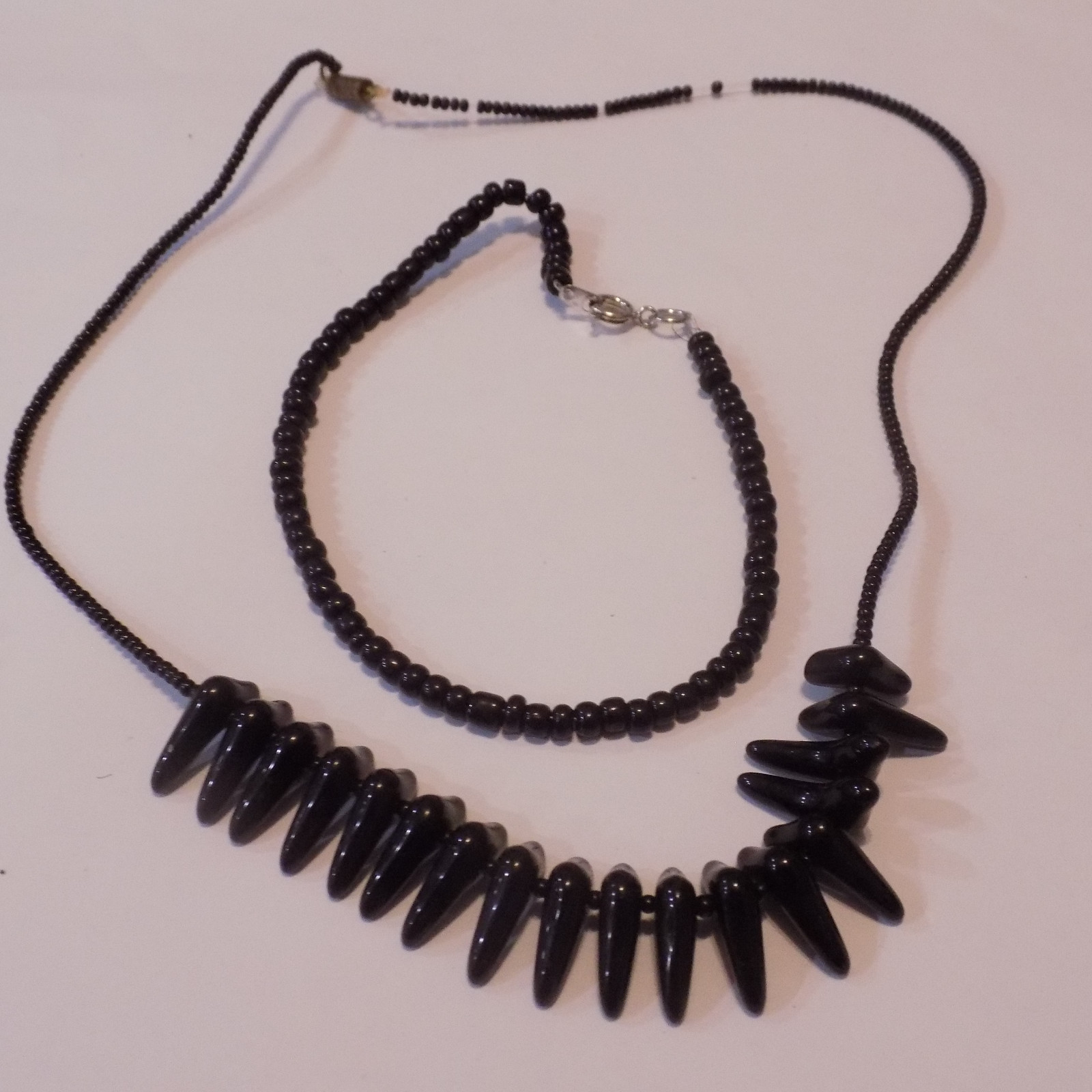 necklace and bracelet 2 piece set, black beaded, pretty (90)