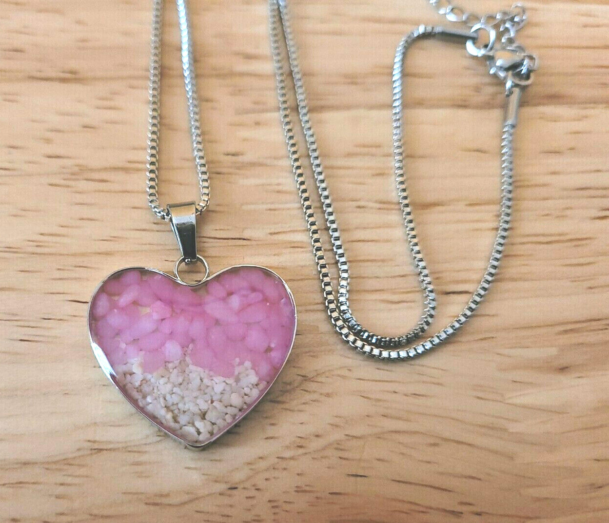 💖PINK PEBBLES WITH WHITE SAND HEART SHAPED PENDANT AND NECKLACE