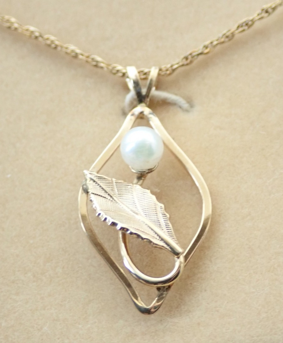 Vintage Gold Filled Pearl Leaf Pendant Necklace NOS New Old Stock
