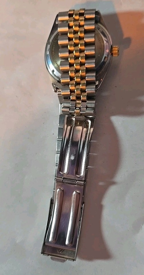 A.W.C. American Watch Company Oldsmobile Service Guild 10 Years Service Miyota