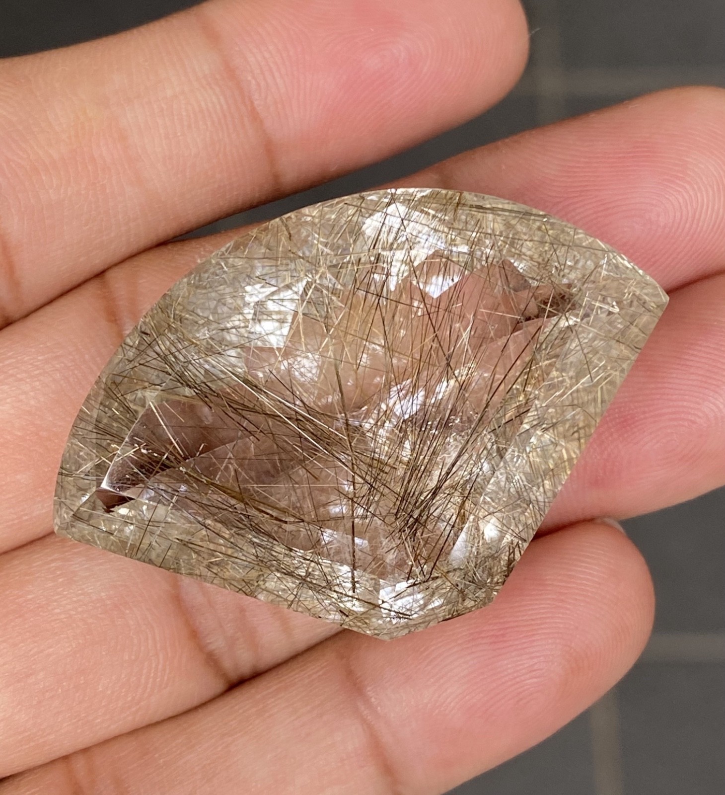 105ct Rare cut Rutile Quartz. Amazing Rutile needles. Fancy cut rutileted quartz