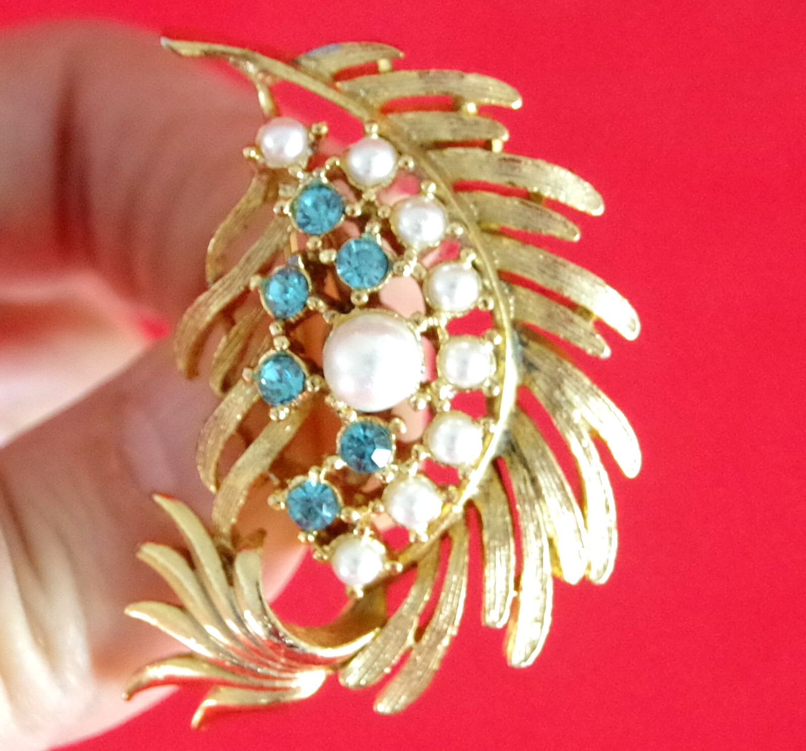 Pretty! VTG 1960’s GERRY’S RHINESTONE & PEARL GOLD FEATHER PLUME LEAF BROOCH PIN