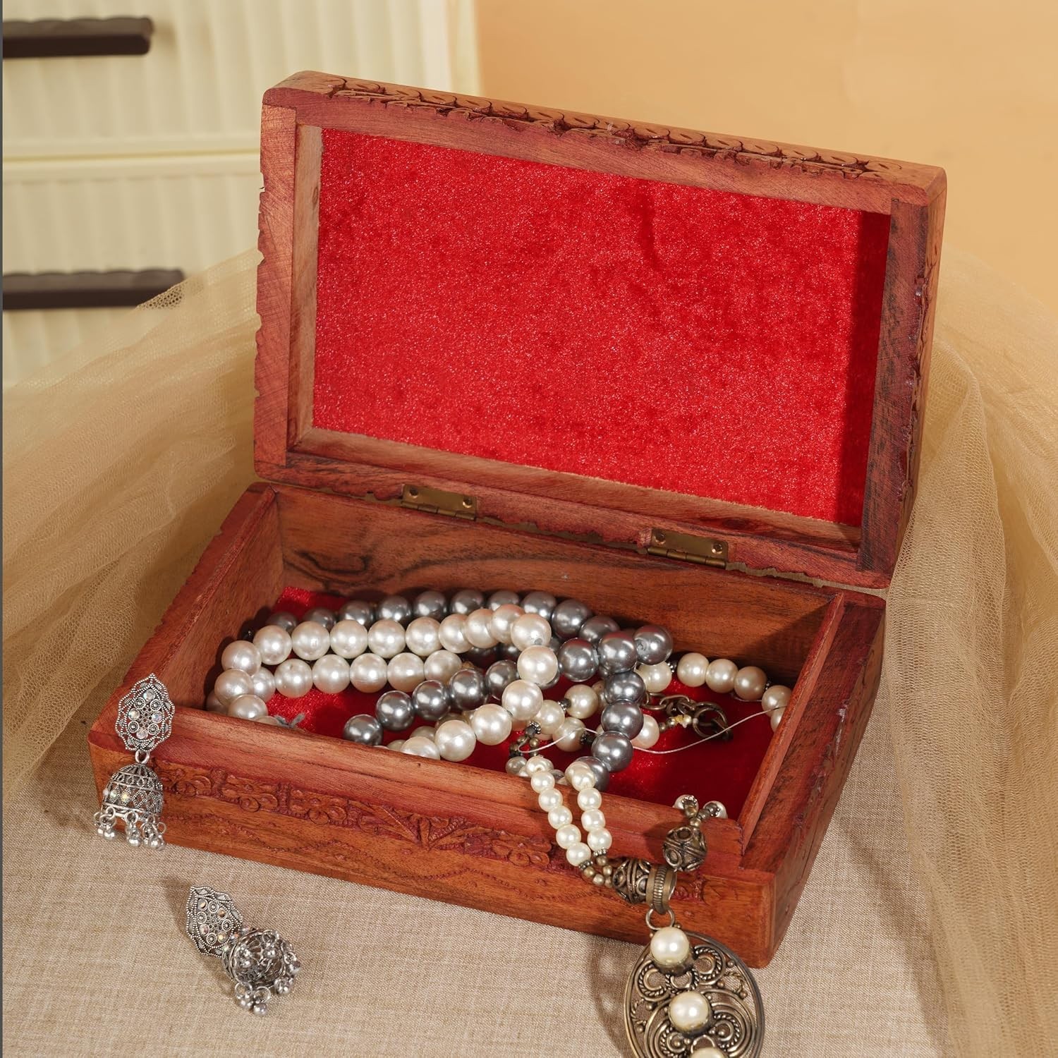 Portable Rosewood Keepsake Chest with Intricate Celtic Design – Ideal for Travel