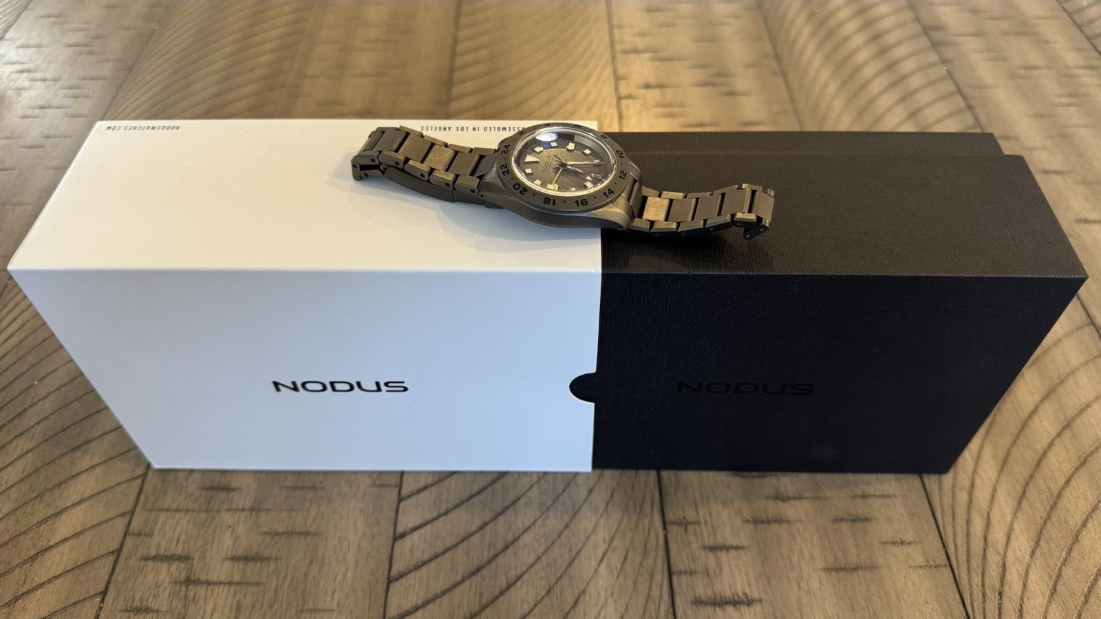 NODUS RAVEN TRAILTREKKER GMT Clay 39.5mm, EXCELLENT, Box & Papers, SOLD OUT!