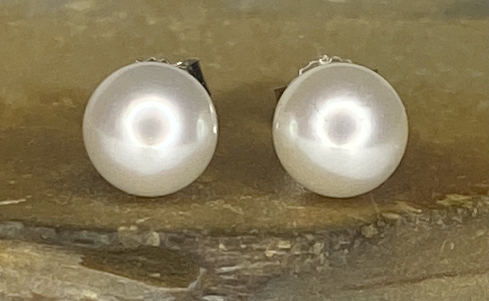 Vintage 14K White Gold Pearl Stud Earrings 585 White Cultured Pearl Studs 0.84g