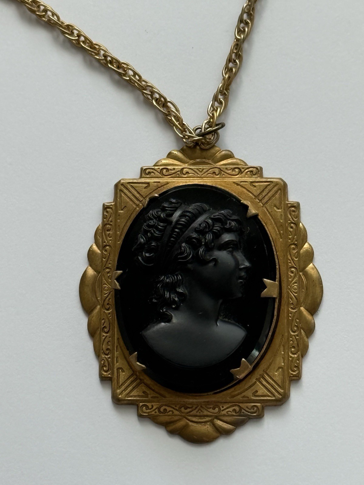 Vintage Unsigned Art Deco Black Molded Cameo Lady in Gold-Tone