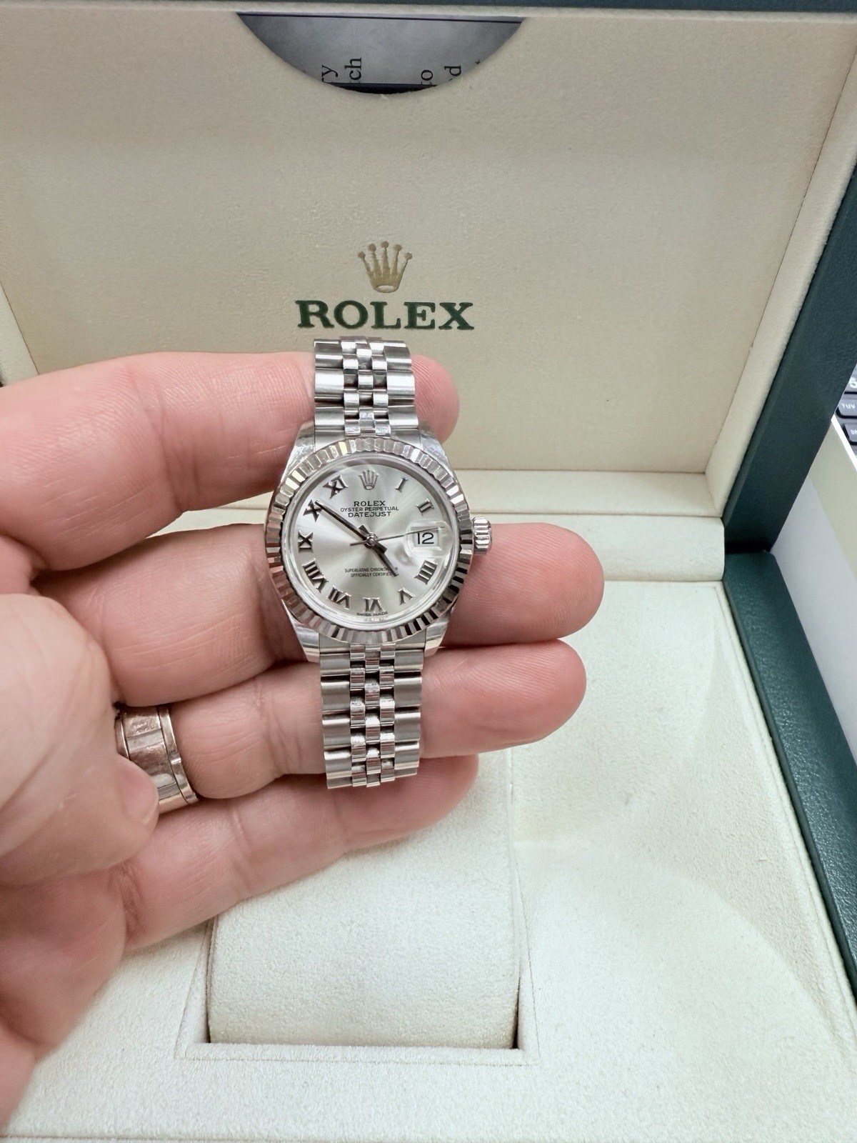 Rolex 279174 Lady-Datejust 28 mm Silver Roman Dial 18K Bezel Box & Card 2019