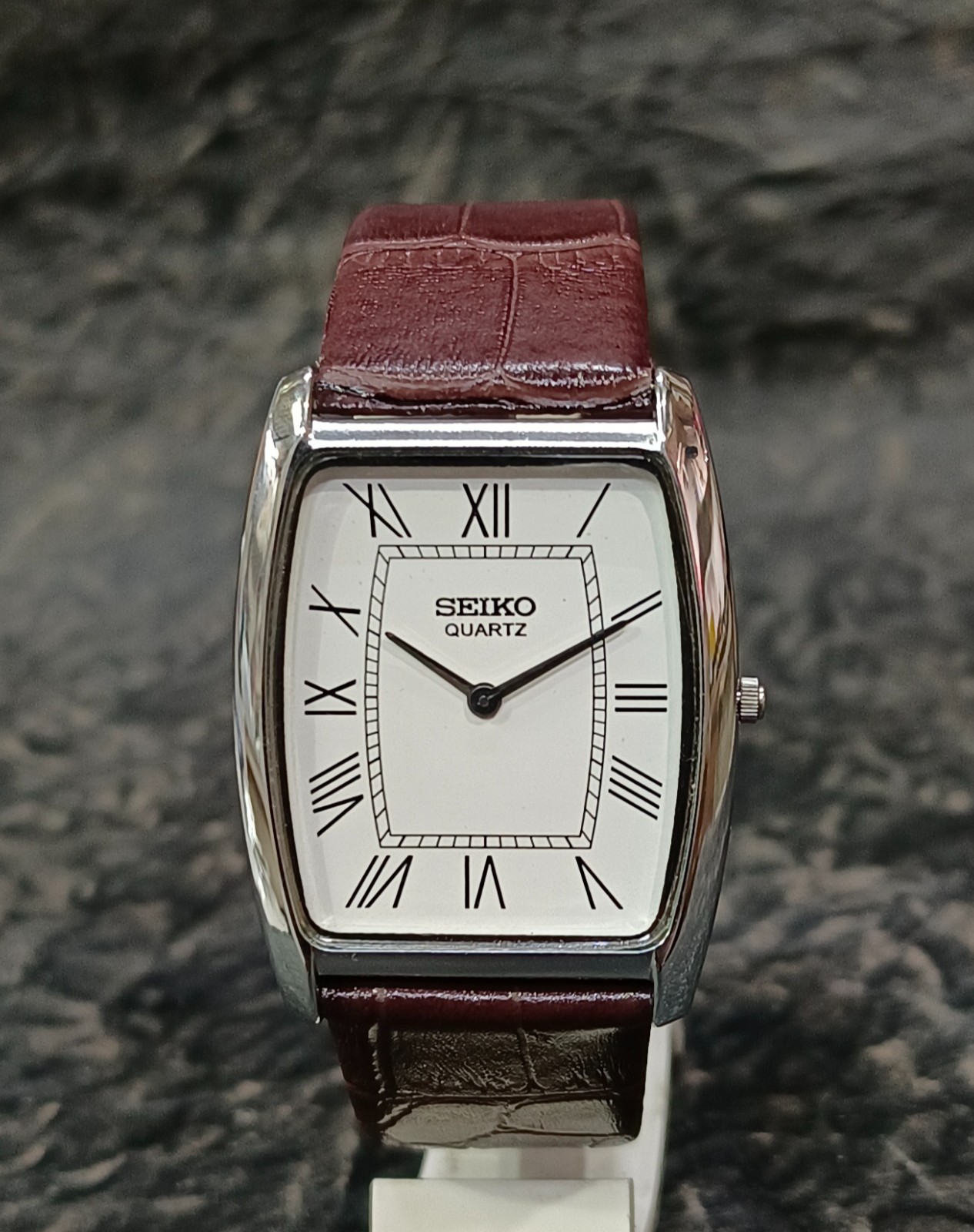 Vintage Seiko Quartz Slim Dress Watch Two Hands Classic Men’s Wristwatch