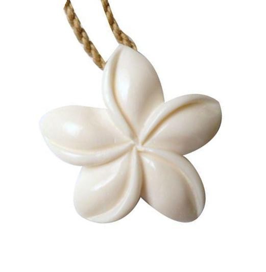 36MM HAND-CARVED HAWAIIAN PLUMERIA FRANGIPANI FLOWER WATER BUFFALO BONE NECKLACE