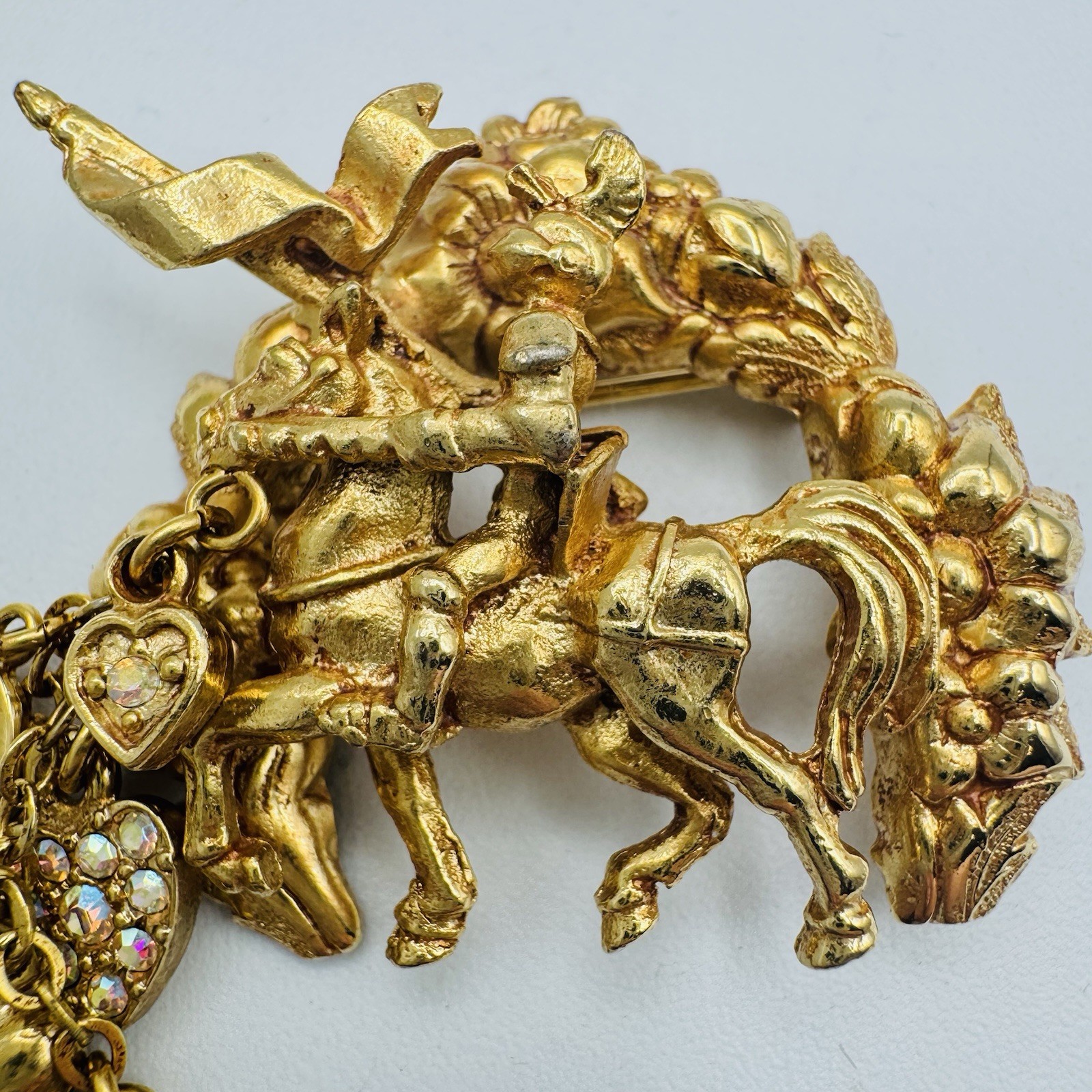 VTG Kirks Folly Sir Lancelot Knight Horse Brooch Pin Gold Tone Heart Dangle