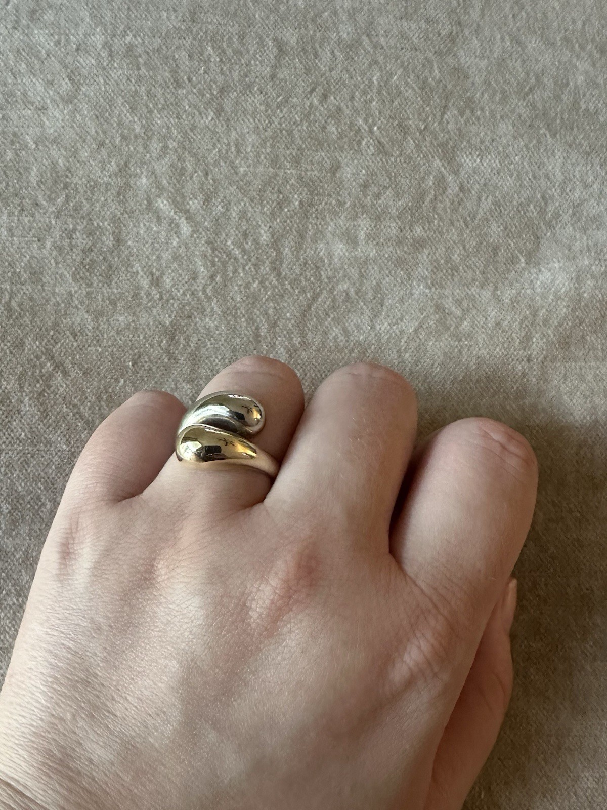 1 Week Melt Sale – Vintage 14K Two Tone YG And WG Yin Yang Ring, Sizeable 9.5