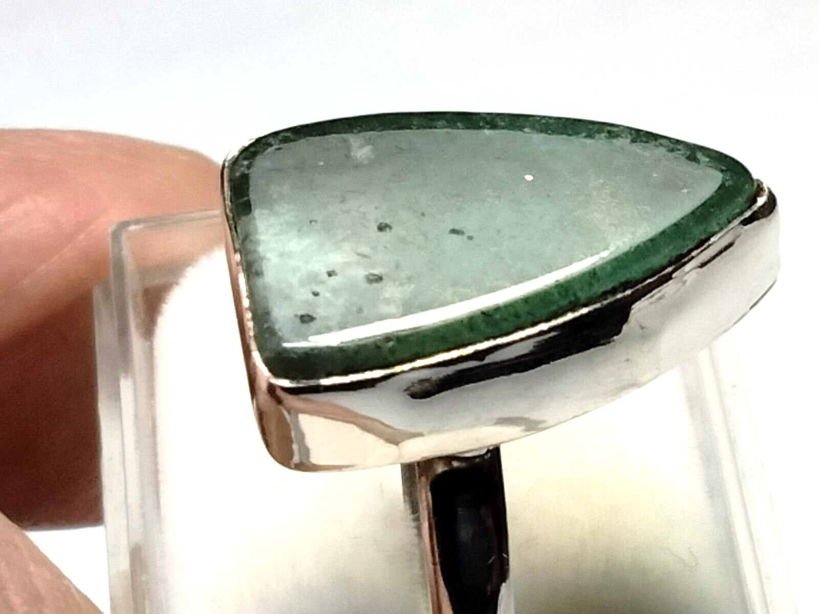 ATTRACTIVE NATURAL GREEN ONYX IN STERLING SILVER 925 RING SIZE 8.75-9.0