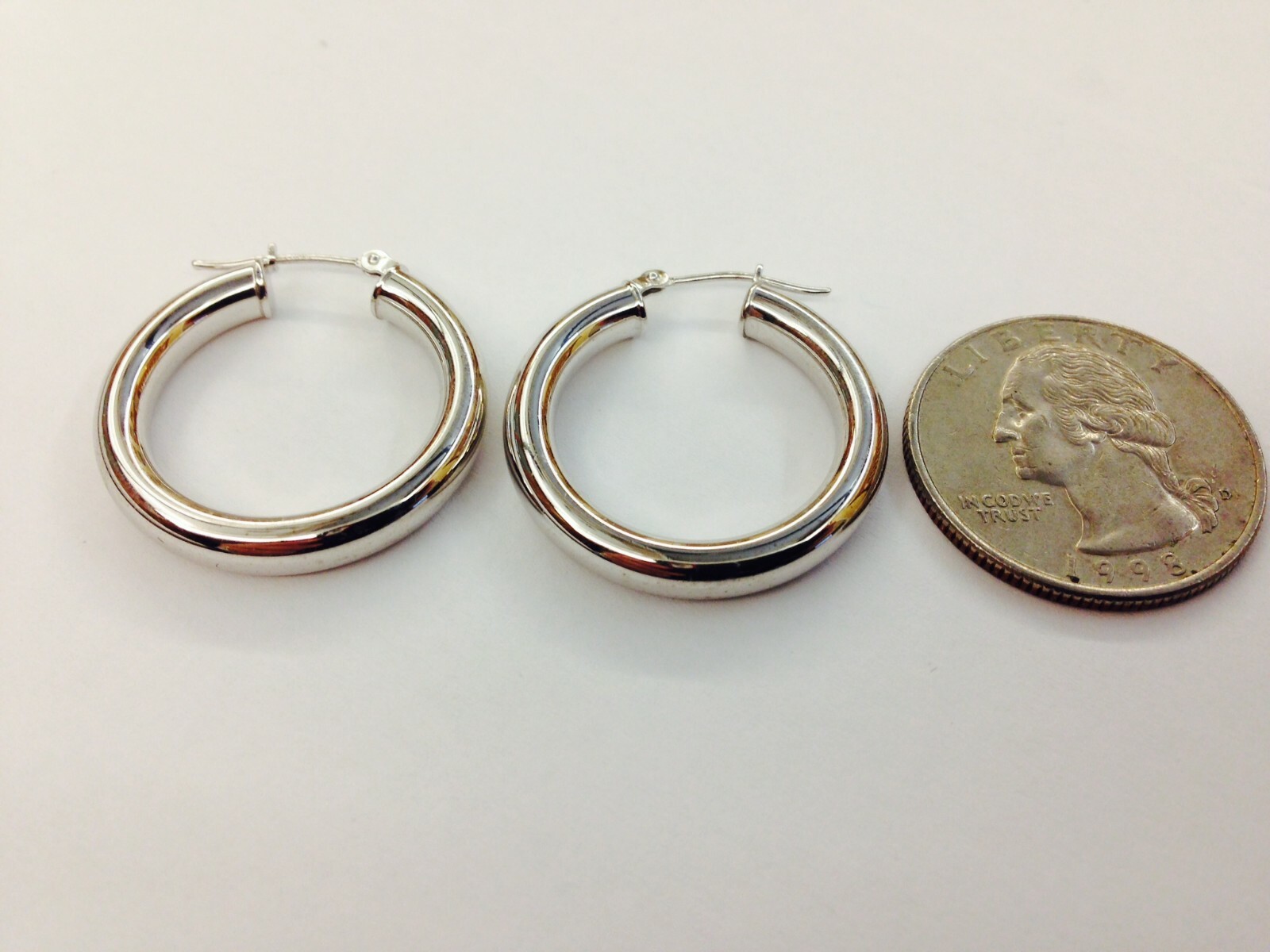 10k White Gold 2mm x 30mm Round Shiny Lite Tube Hinged Hoop Earrings 1.3 Gr