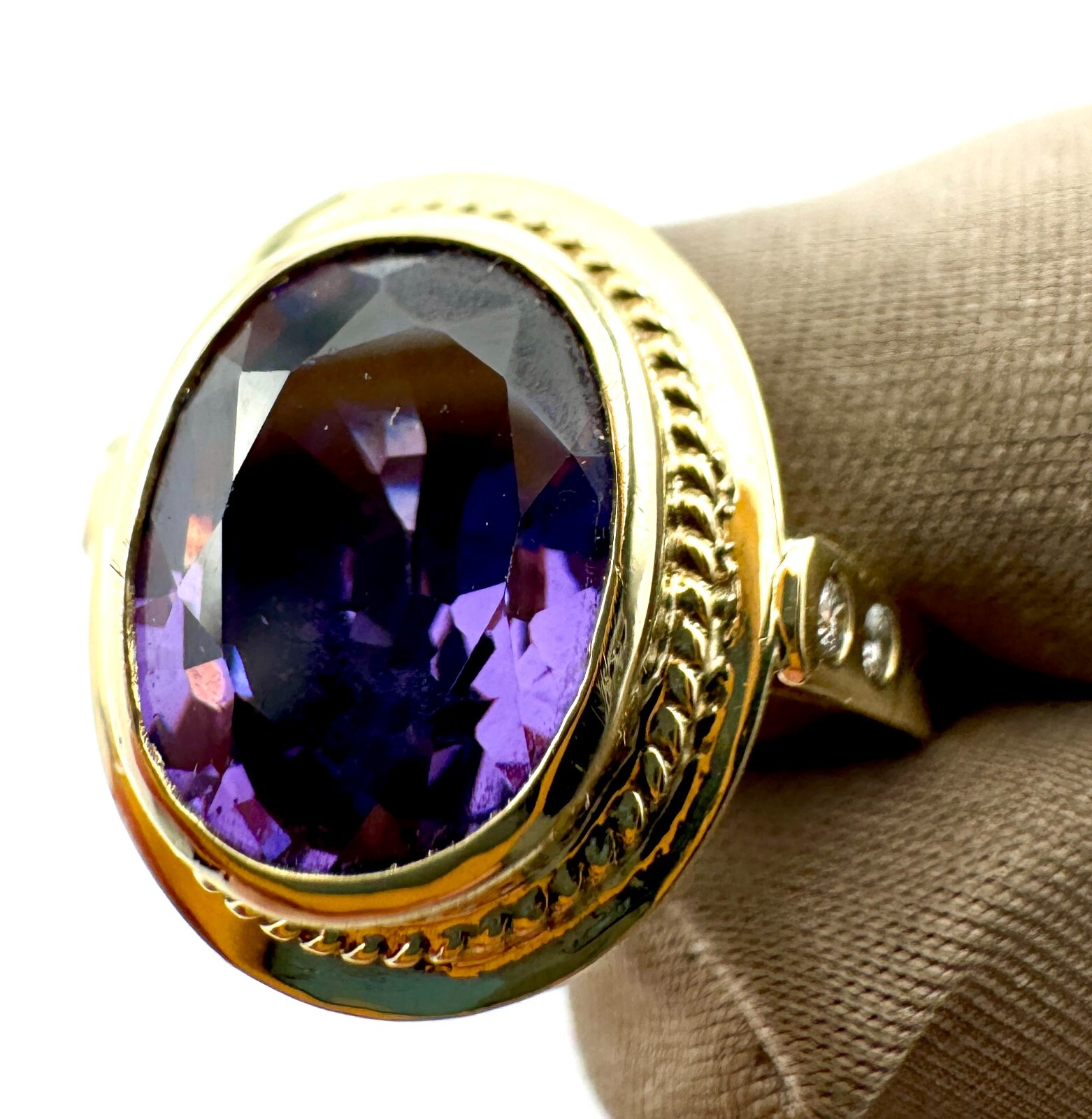 14K .585 Yellow Gold Cushion Cut Amethyst & Side Diamonds Ring Sz 8.75