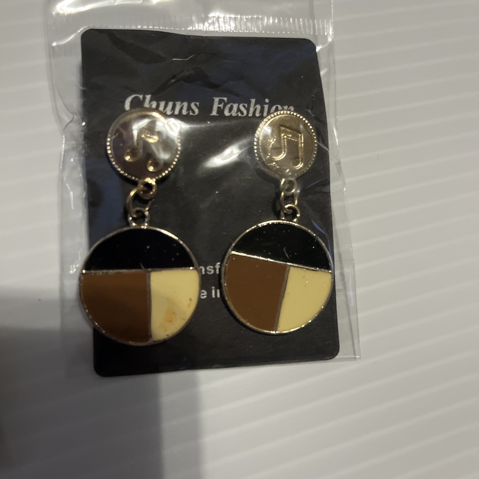Lot of 140 Chuns Fashion Jewelry Earrings with different designs and colors