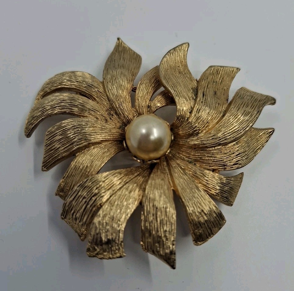 Signed Vintage R Mandle Faux Pearl Gold Plated Brushed Leaf Texture Brooch