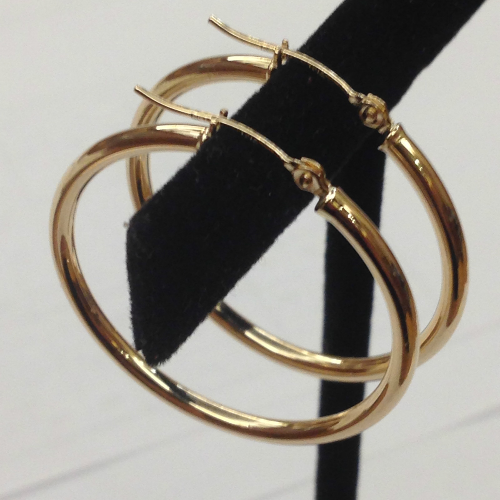 Fashion 10k Yellow Gold 2.0mm x 30mm Round Shiny Runway Tube Hoop Earrings