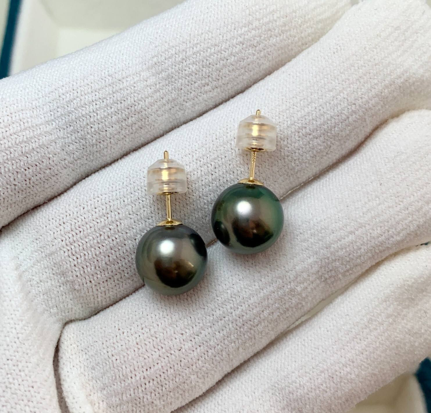 Big 10.6mm Round Black-Green Tahitian pearl stud earrings 18kt yellow gold